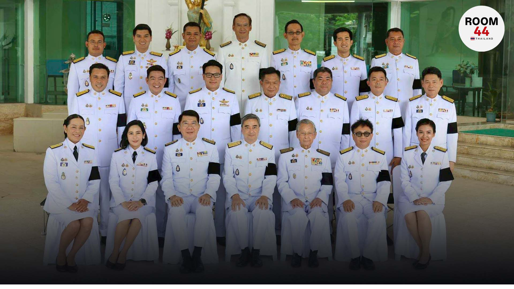 “ประชาธิปัตย์” รวมพลัง 21 สส. ร่วมถ่ายภาพหมู่หน้าพระแม่ธรณีฯ ก่อนเข้าพิธีเปิดประชุมรัฐสภา ปี 69