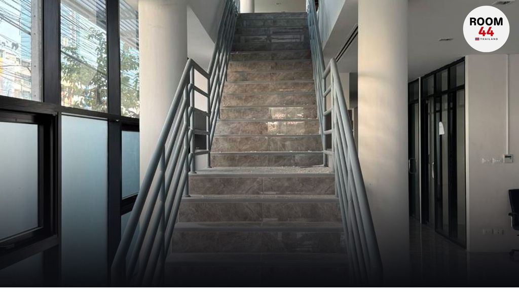 "ผกก.สุทธิสาร" แจงปมบันไดอาคาร สน. ยันใช้การได้ปกติ-ตีฝ้าปิดกันคนเร่ร่อนแอบขึ้นไปนอน