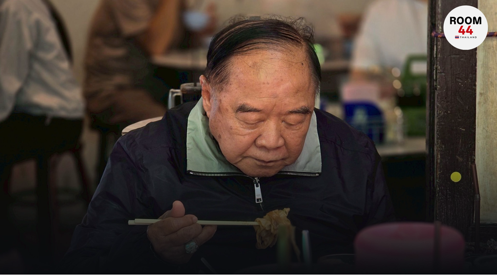 "ลุงป้อม" ชวนชิมลุย “ตลาดนางเลิ้ง” อุดหนุนเนื้อตุ๋นเจ้าดัง พร้อมซื้อขนมไทย พ่อค้าแม่ค้าชมหน้าตาสดใส