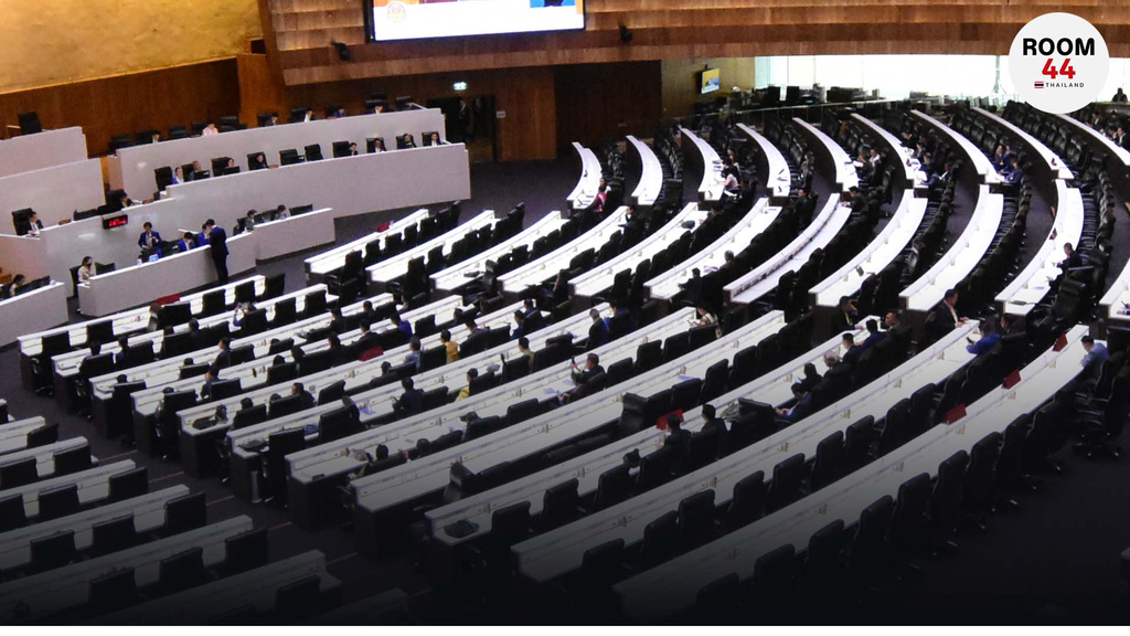 สส.กินภาษีทะลุแสน! เงินเดือน-สวัสดิการแน่น มีผู้ช่วยอีก 8 คน ไม่รู้ทำงานเพื่อประชาชน หรือแค่ตำแหน่งทอง?